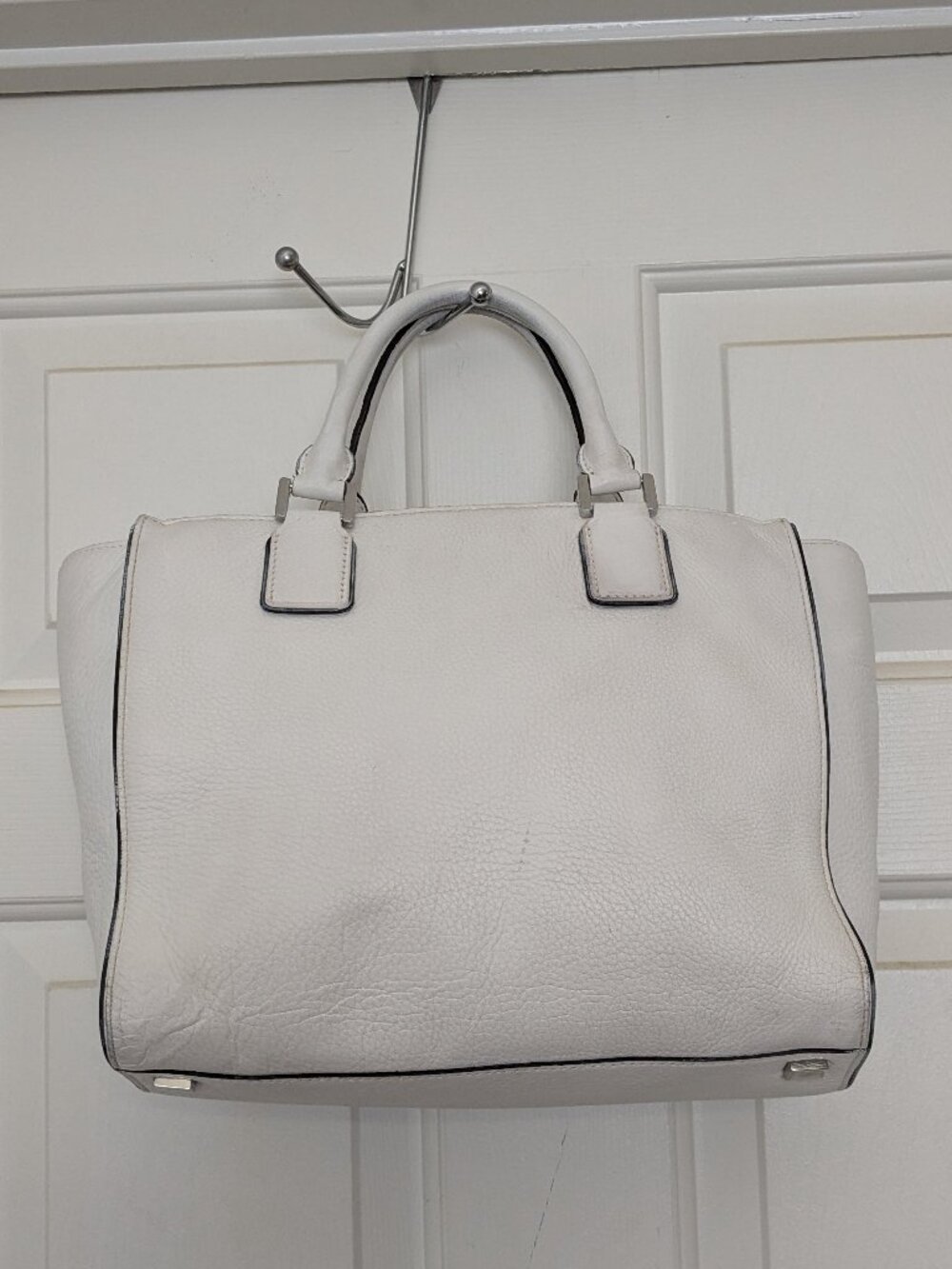 Michael Kors Women's Handback Leather Purse White . - Picture 2 of 13